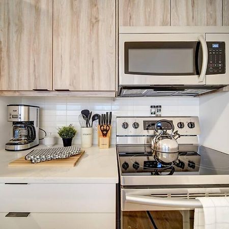 Luxurious Modern 2Br Condo Sleeps 5 Coffee, Ac, Wifi Halifax Extérieur photo