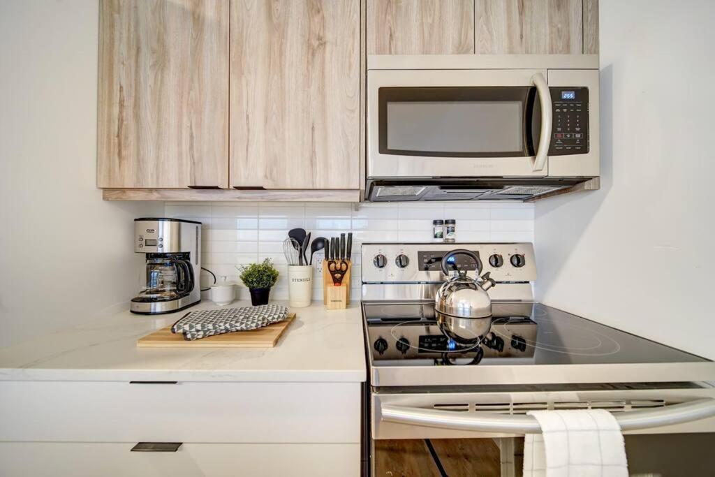 Luxurious Modern 2Br Condo Sleeps 5 Coffee, Ac, Wifi Halifax Extérieur photo