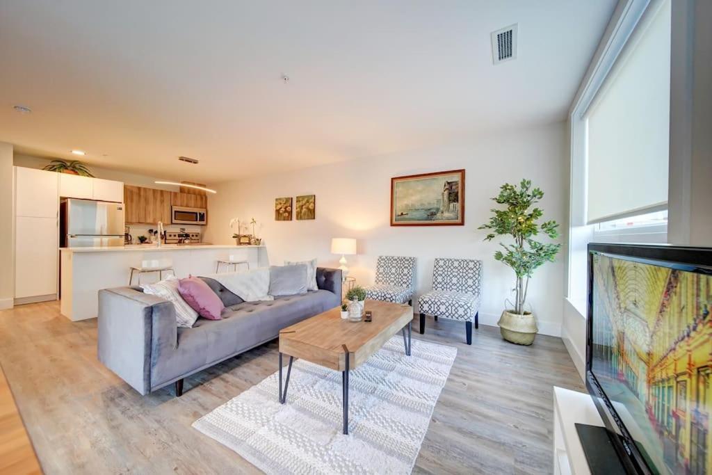 Luxurious Modern 2Br Condo Sleeps 5 Coffee, Ac, Wifi Halifax Extérieur photo