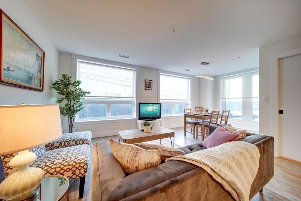 Luxurious Modern 2Br Condo Sleeps 5 Coffee, Ac, Wifi Halifax Extérieur photo
