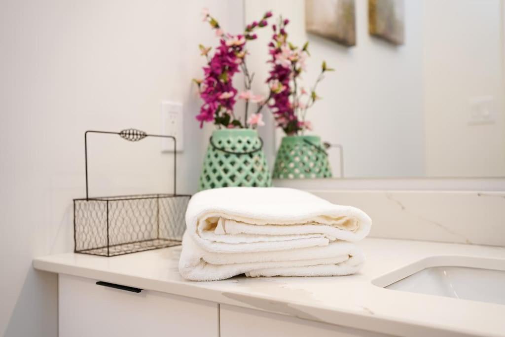 Luxurious Modern 2Br Condo Sleeps 5 Coffee, Ac, Wifi Halifax Extérieur photo