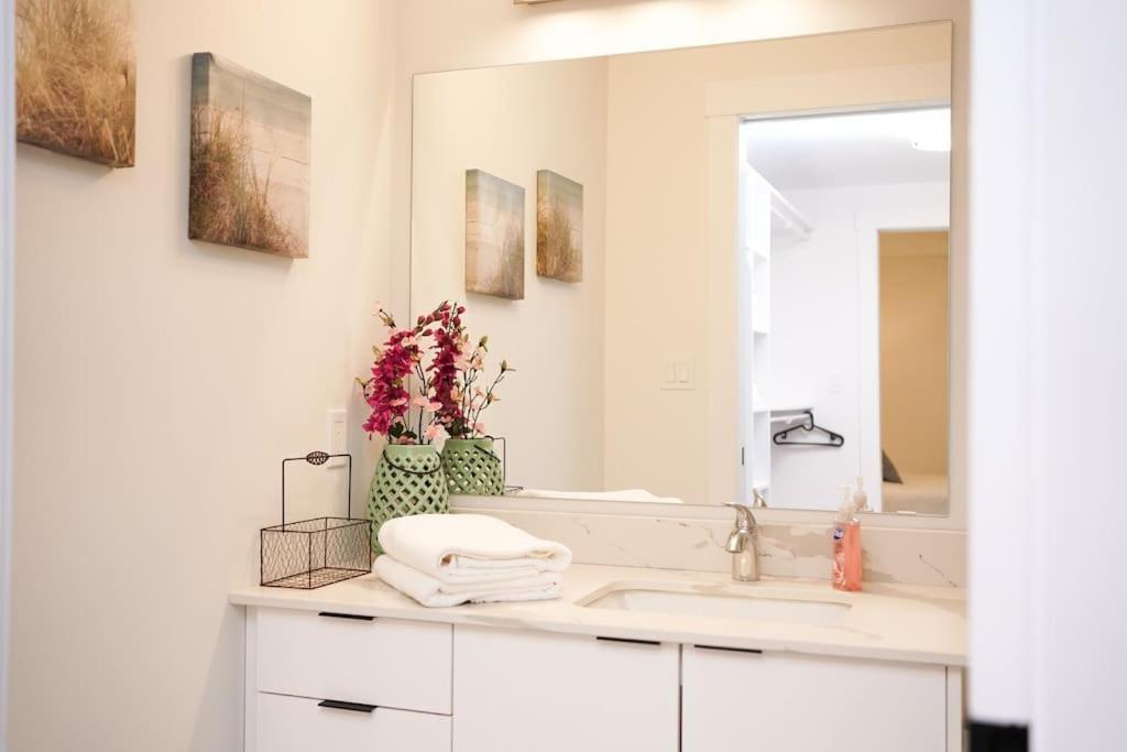 Luxurious Modern 2Br Condo Sleeps 5 Coffee, Ac, Wifi Halifax Extérieur photo