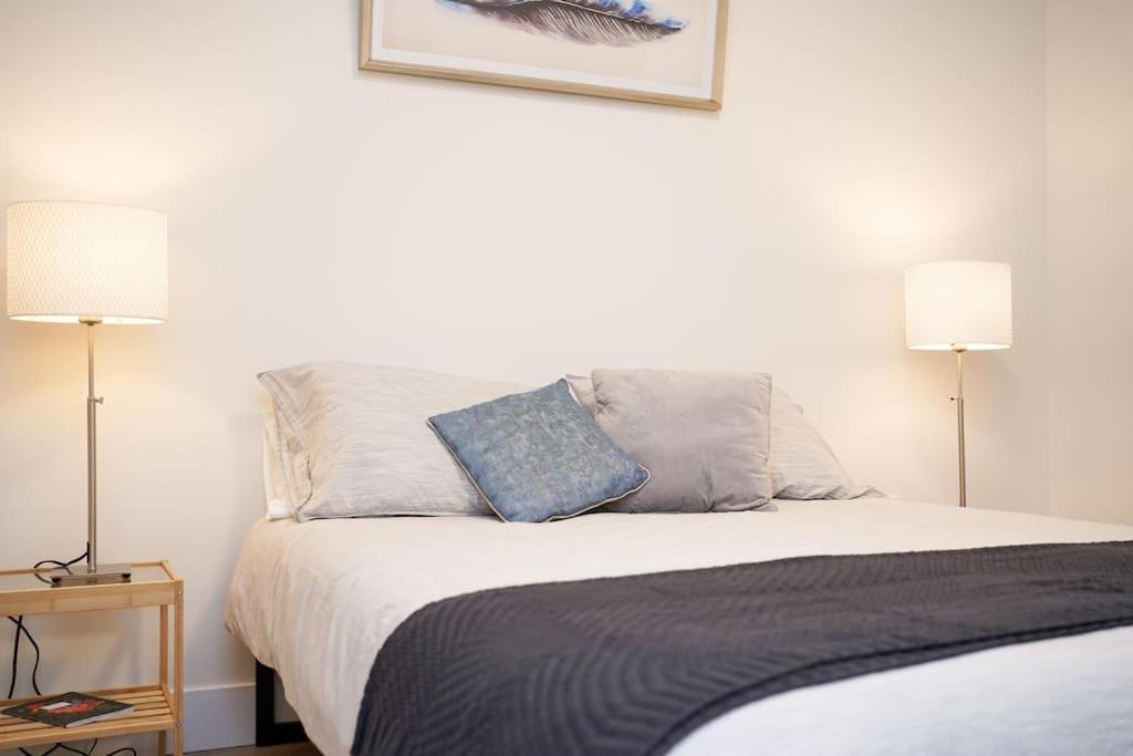 Luxurious Modern 2Br Condo Sleeps 5 Coffee, Ac, Wifi Halifax Extérieur photo