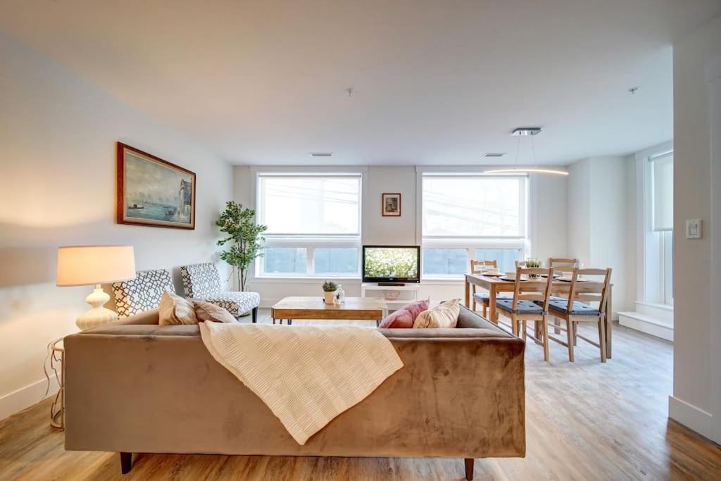 Luxurious Modern 2Br Condo Sleeps 5 Coffee, Ac, Wifi Halifax Extérieur photo